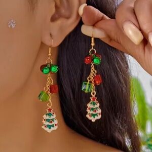 ✨ Christmas Tree Drop Earrings – Red & Green Beaded Dangle Holiday Jewelry
